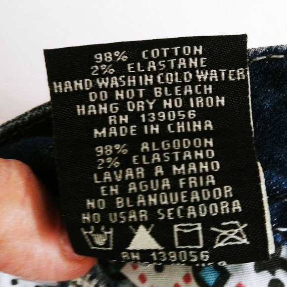 GRACE Dark Wash Embroidered/Beaded Blue Denim Jean Shorts Sz 27 x 3" x7.5 Rise - Picture 6 of 8